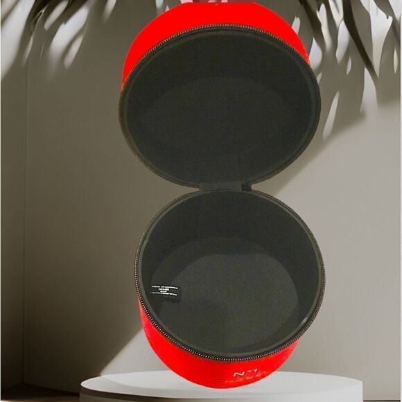 CHANEL No 1 BEAUTY VANITY CASE ROUND MAKEUP BAG RED VELVET - Picture 4 of 5